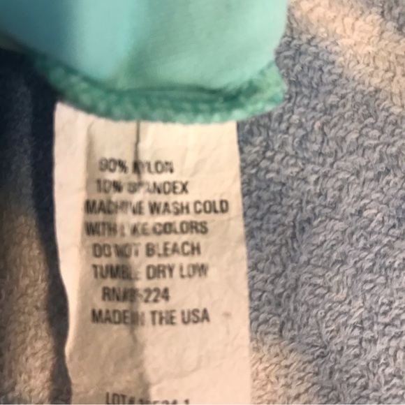 Linda Leal - Crisscross Green Ladies’ Top - Size S/M - Picture 5 of 5